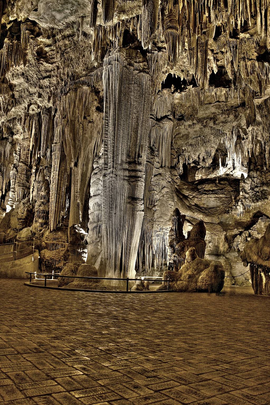 Biggest Caverns World Luray Caverns: A Subterranean Marvel - cave.travel